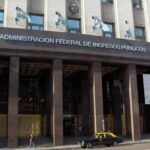 Obligan a bancos a informar a la AFIP más datos sobre sus clientes Obligan a bancos a informar a la AFIP más datos sobre sus clientes